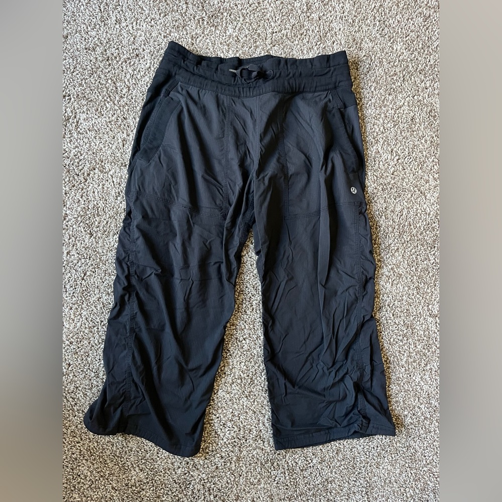 Lululemon cropped black pants. Size 6.